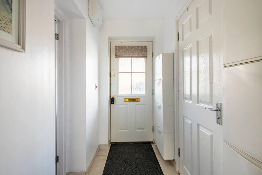 Bedroom With Kitchenette, Private Bathroom And Parking Cardiff Exterior foto