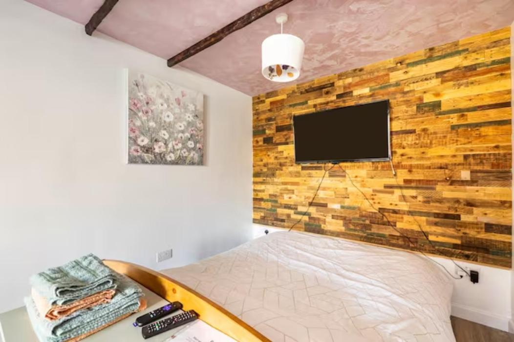 Bedroom With Kitchenette, Private Bathroom And Parking Cardiff Exterior foto